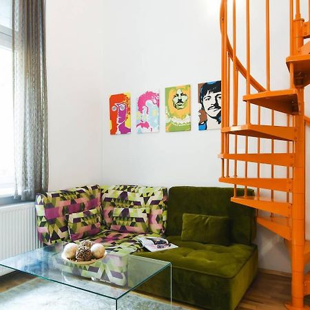 Central & Colorful Studio With Air Conditioning ブダペスト エクステリア 写真