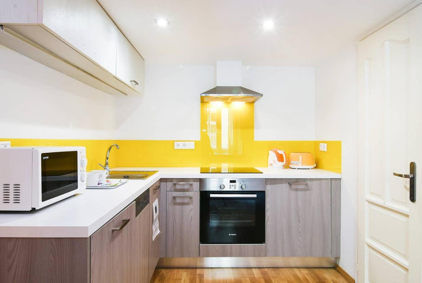 Central & Colorful Studio With Air Conditioning ブダペスト エクステリア 写真