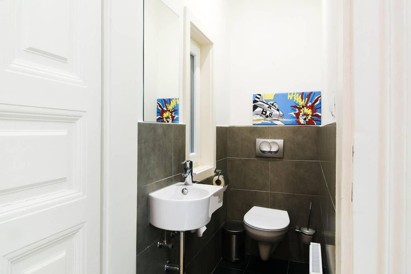 Central & Colorful Studio With Air Conditioning ブダペスト エクステリア 写真