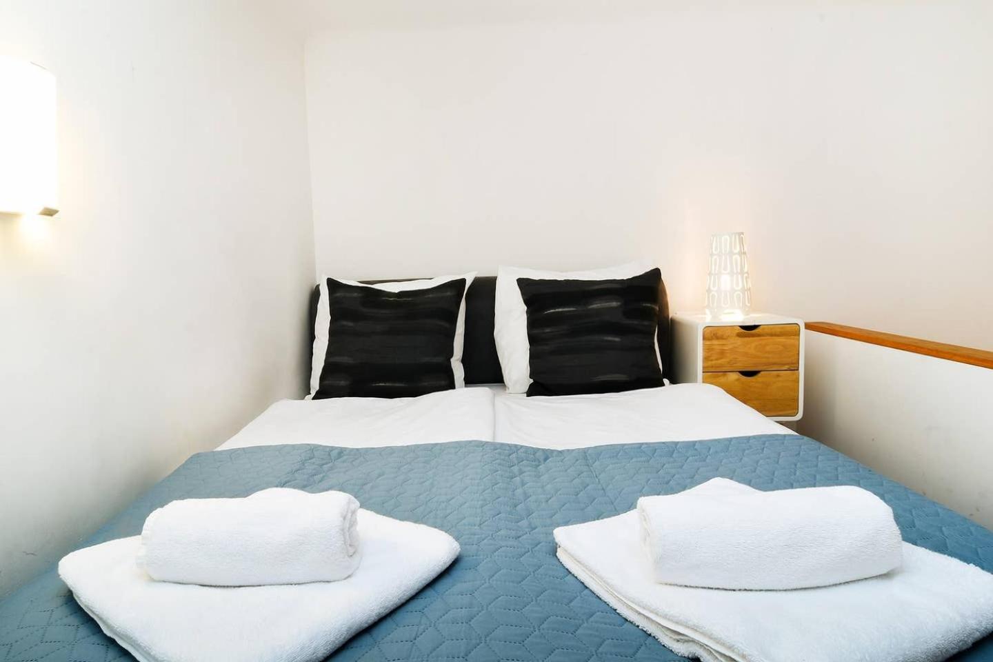 Central & Colorful Studio With Air Conditioning ブダペスト エクステリア 写真