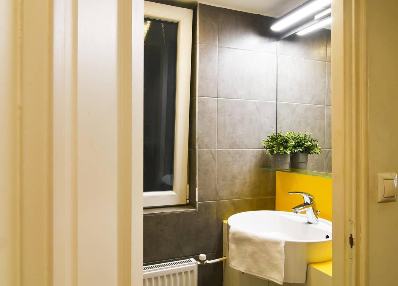 Central & Colorful Studio With Air Conditioning ブダペスト エクステリア 写真