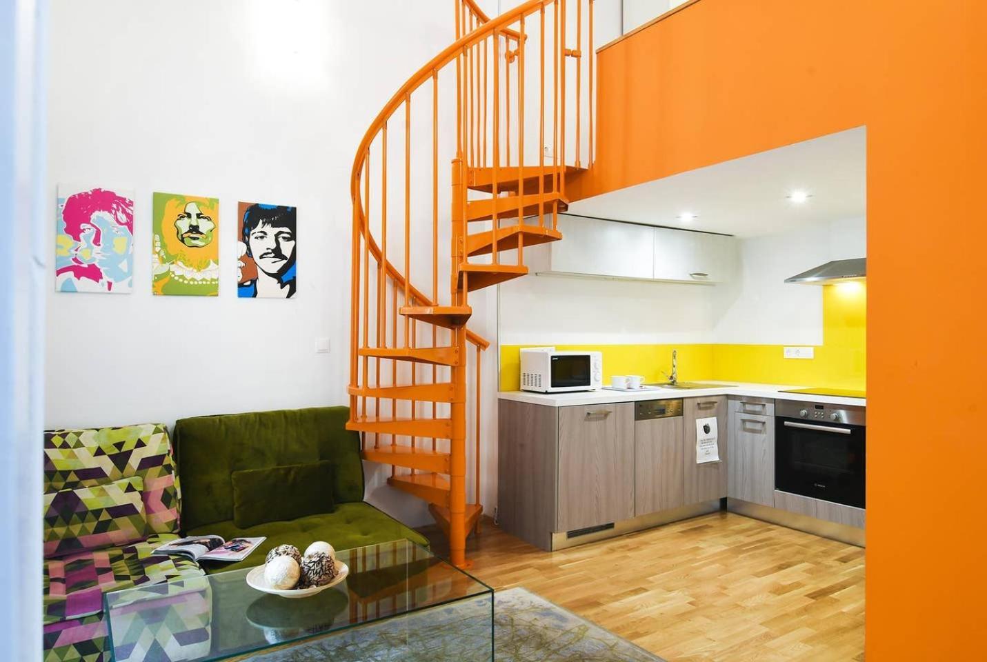 Central & Colorful Studio With Air Conditioning ブダペスト エクステリア 写真