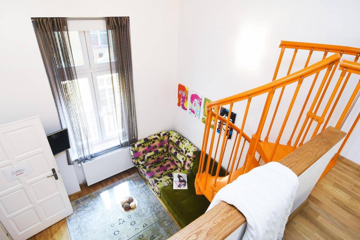Central & Colorful Studio With Air Conditioning ブダペスト エクステリア 写真